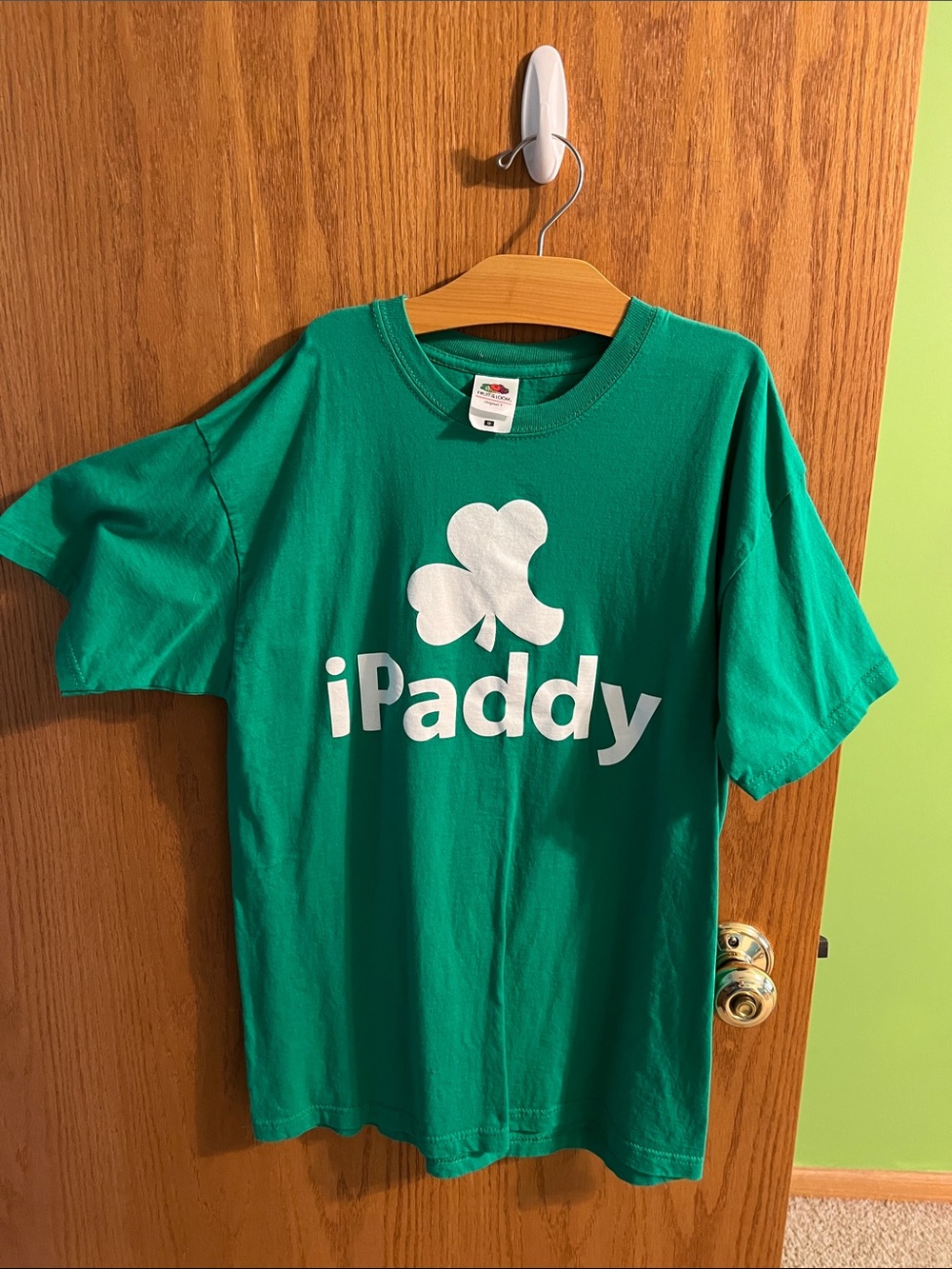 Fruit of the Loom Green T-Shirt White Shamrock 'iPaddy' Print. Men’s Medium